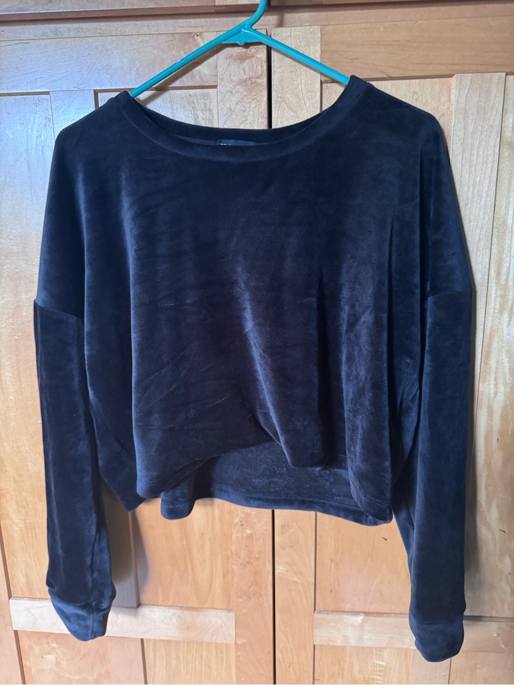 Beyond Yoga women’s Velvet Long-Sleeve Pullover Top - Black